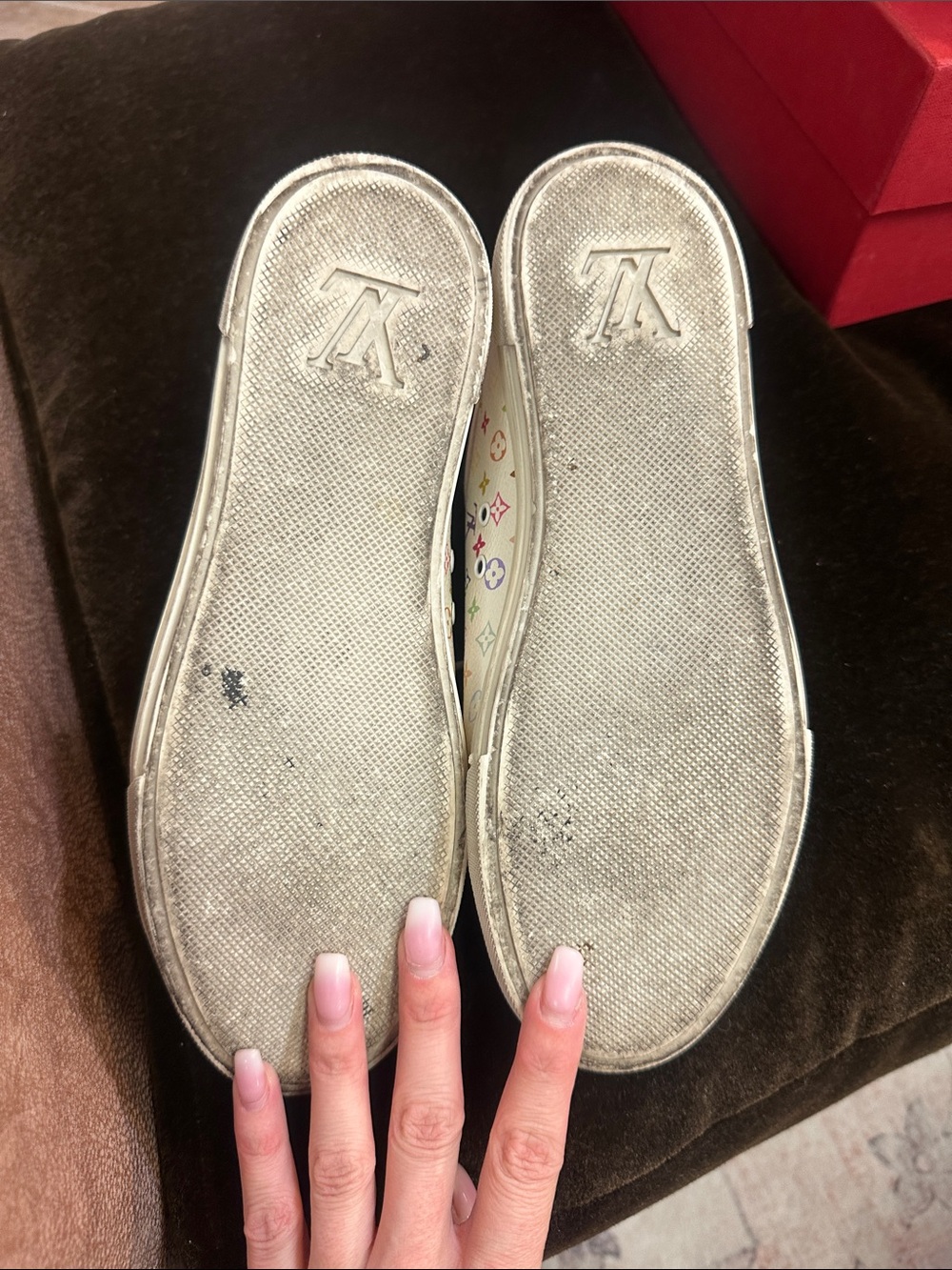 Authentic Louis Vuitton white sneakers with multicolor LV - Picture 3 of 8